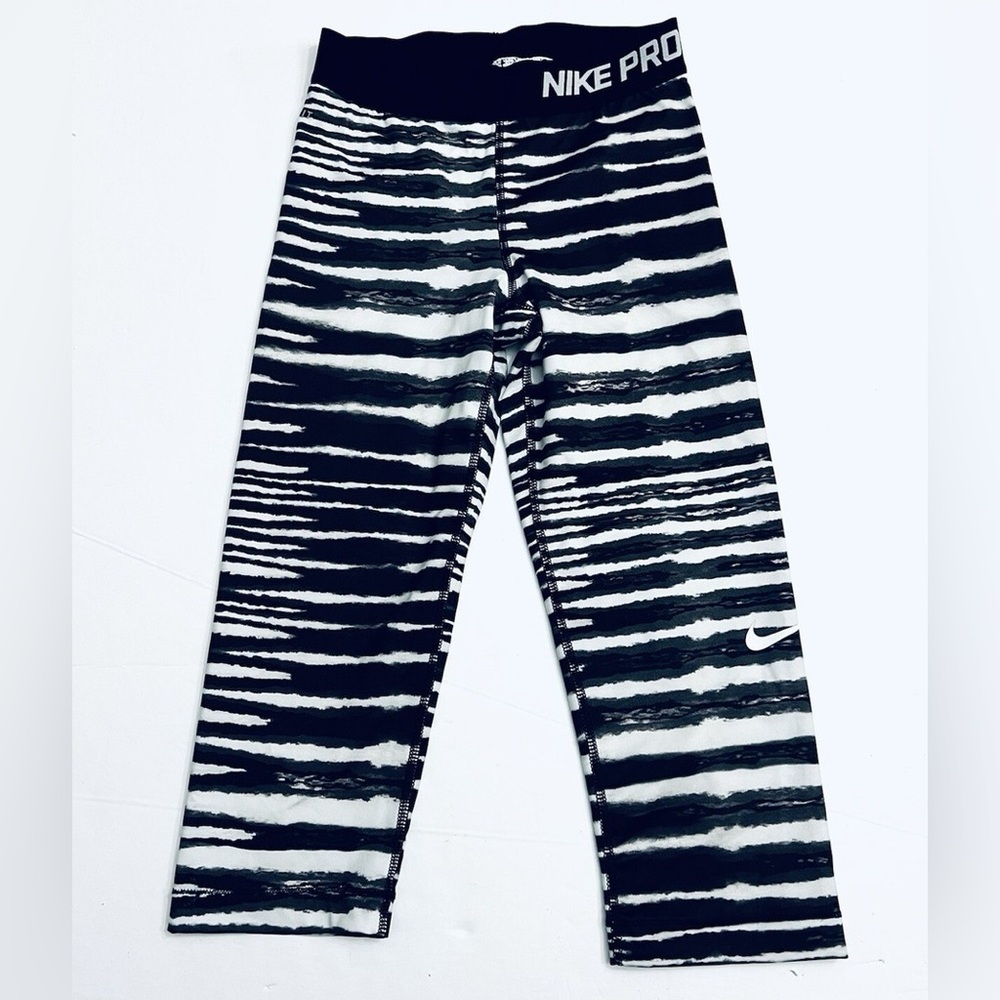 NIKE PRO BLACK AND WHITE STRIPED CROPPED CAPRI LEGGINGS - Picture 2 of 6
